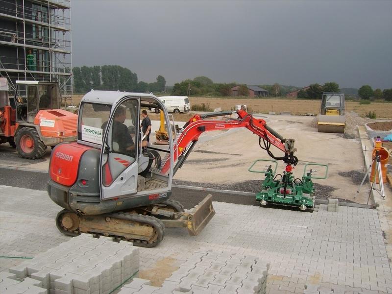 Механизированная укладка тротуарной плитки